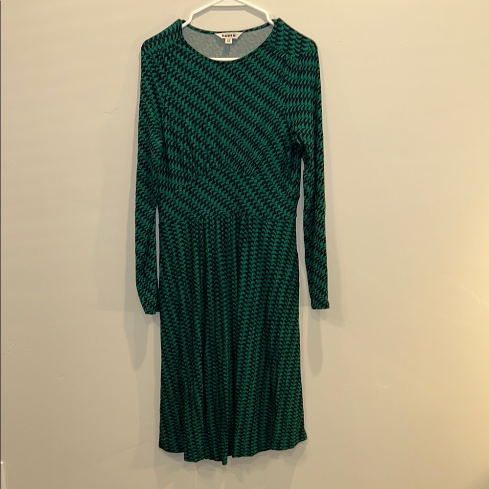 Boden Long Sleeve Dress in Vibrant Green and Black. Size 8.